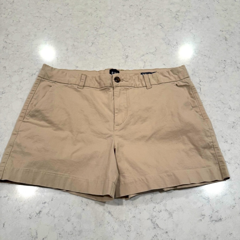 GAP Relaxed Girlfriend Flat Front Chino 4.5" Classic Khaki Women's Sz 14 Cotton
